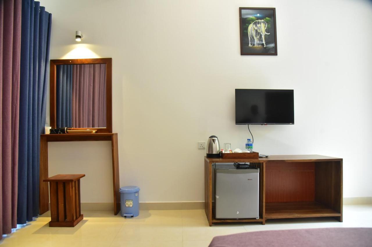 Eden Grand Hotel Дамбула Екстериор снимка