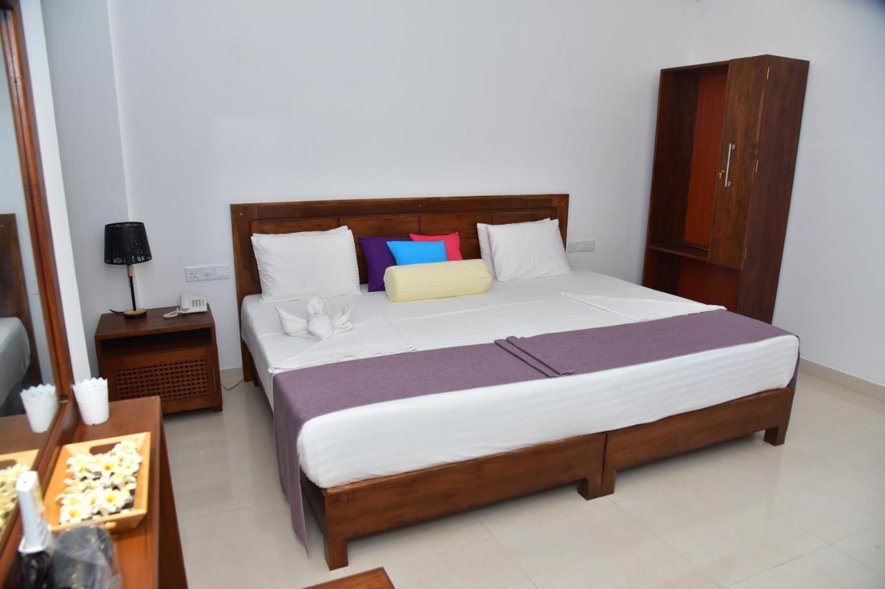 Eden Grand Hotel Дамбула Екстериор снимка