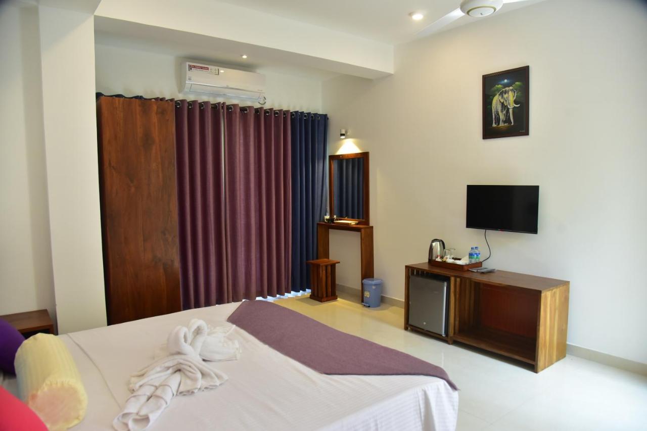 Eden Grand Hotel Дамбула Екстериор снимка