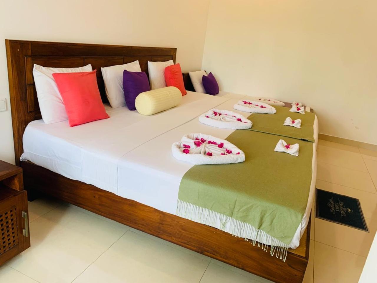 Eden Grand Hotel Дамбула Екстериор снимка