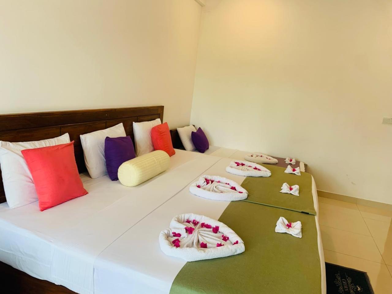 Eden Grand Hotel Дамбула Екстериор снимка