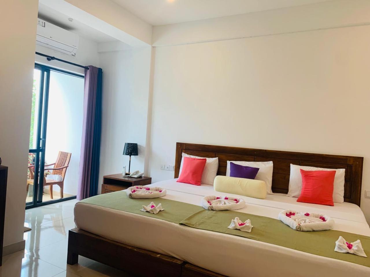 Eden Grand Hotel Дамбула Екстериор снимка